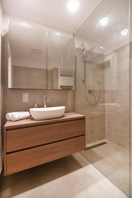 Neu Und Hell In Zentraler Ruhelage Mit Parkplatz Apartment *